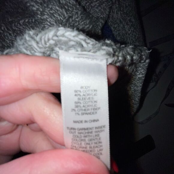 Express gray & white v-neck cable sweater medium - Picture 7 of 7